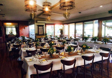 The Crossing Cafe & Restaurant - VIC Tourism 7