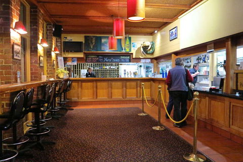 Hamers Hotel Bar And Grill - VIC Tourism 0