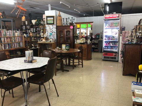 Wallaroo Treasures And Treats Cafe - VIC Tourism 0