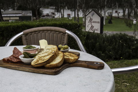 Cafe Mannum - Mannum Motel Complex - VIC Tourism 2