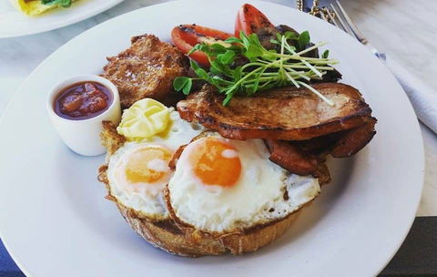 Monty's Place - VIC Tourism 0
