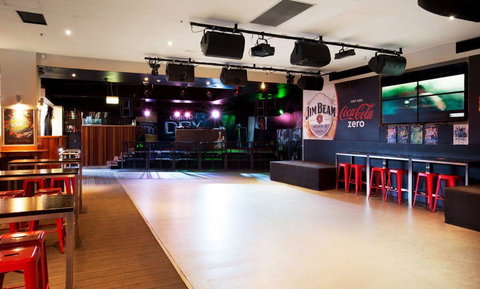 The Surfers Paradise Beer Garden - VIC Tourism 0