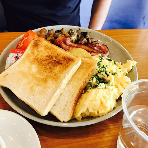 Aquablu Bistrobar - VIC Tourism 0