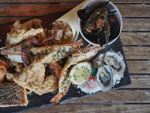 The Lucky Shag Waterfront Bar - VIC Tourism 0