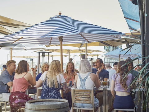 The Lucky Shag Waterfront Bar - VIC Tourism 1