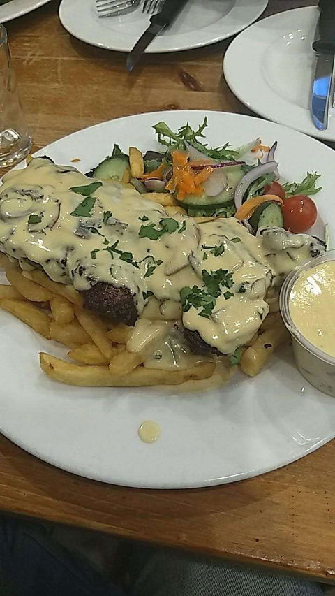 HIYC Cafe & Restaurant - VIC Tourism 0
