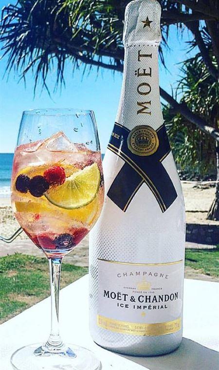 Sails Beach Restaurant & Bar - VIC Tourism 4