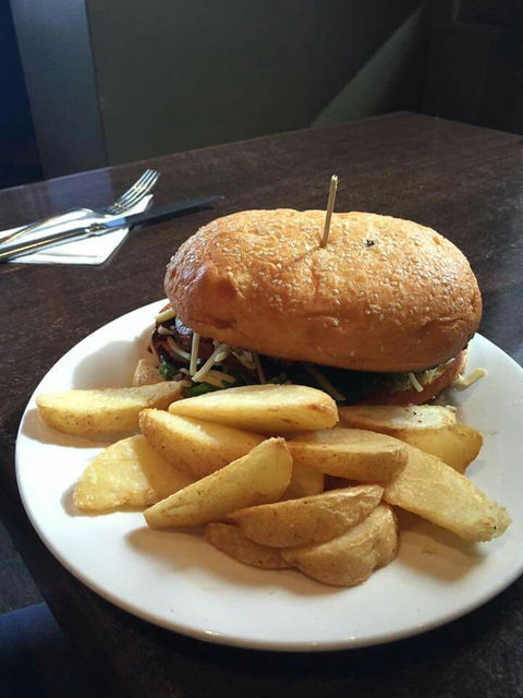 The Apple Tree Inn - VIC Tourism 3