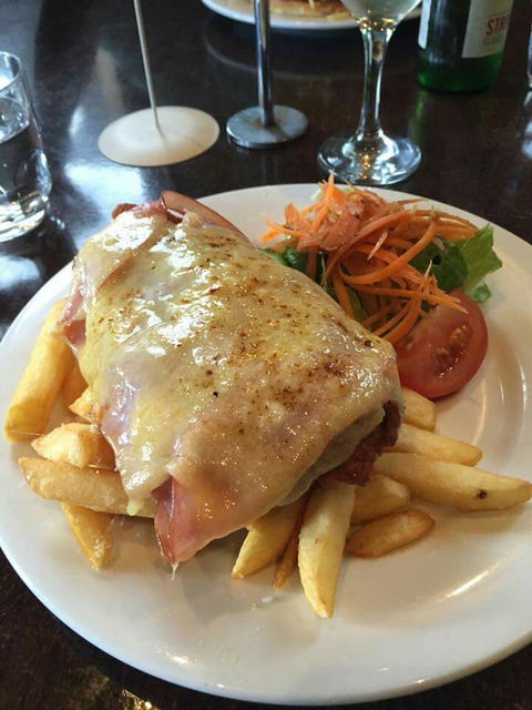 The Apple Tree Inn - VIC Tourism 5