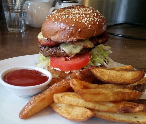 Mrs. Smith's Hotel Restaurant - VIC Tourism 0