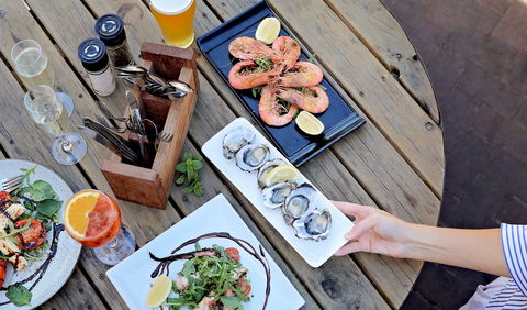 Caledonian Inn ROBE - VIC Tourism 0