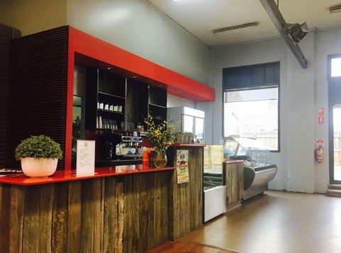 Bug Mugz - VIC Tourism 0