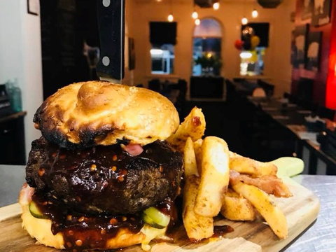 Imperial Hotel Cowra - VIC Tourism 1