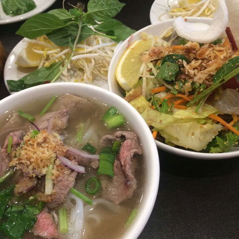 Le Hoang Vietnamese Restaurant - VIC Tourism 0
