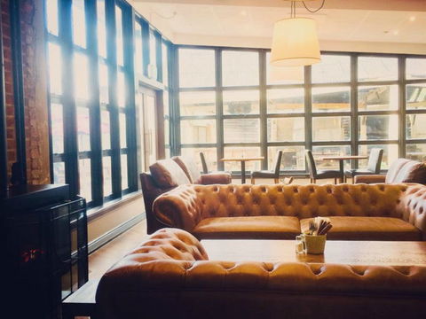 The Clubhouse Hotel - VIC Tourism 0