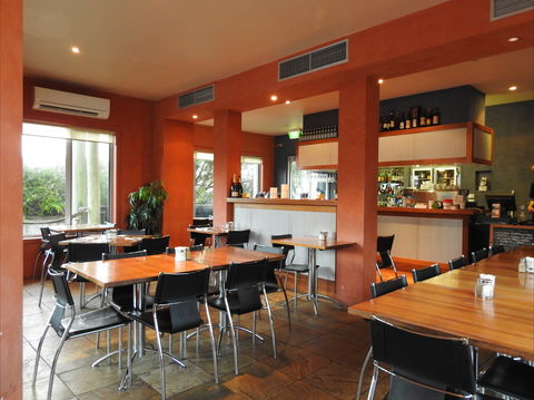 Waves Cafe, Bar And Restaurant - VIC Tourism 0