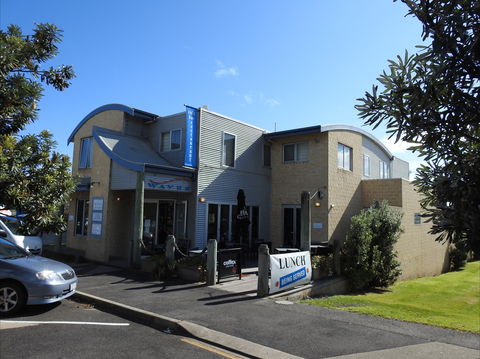 Waves Cafe, Bar And Restaurant - VIC Tourism 1