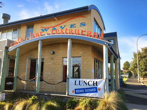 Waves Cafe, Bar And Restaurant - VIC Tourism 2