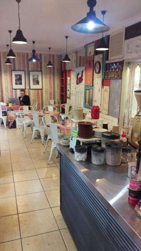 Bar Centrale On Queen - VIC Tourism 0