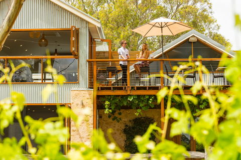 Lake Breeze Wines - VIC Tourism 0
