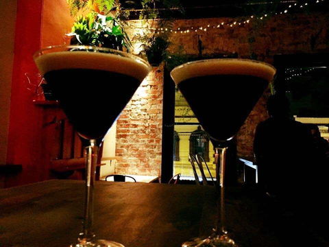 Mollie's Bar & Diner - VIC Tourism 0