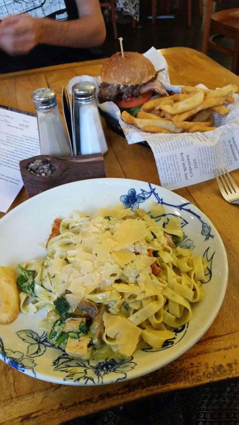 Jamberoo Pub - VIC Tourism 0