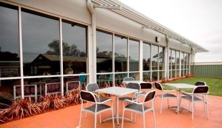 Leopold Sportsmans Club - VIC Tourism 6