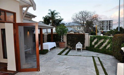 The Courtyard - VIC Tourism 6