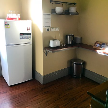 Hotel Cessnock - VIC Tourism 0