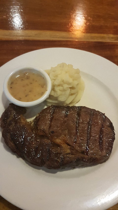 Hog’s Breath Cafe Rockhampton - VIC Tourism 9