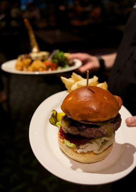 Settlers Tavern - VIC Tourism 9