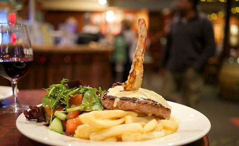 Settlers Tavern - VIC Tourism 10