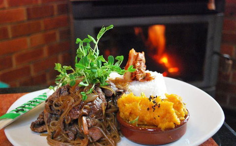 Settlers Tavern - VIC Tourism 3