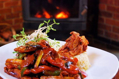 Settlers Tavern - VIC Tourism 5