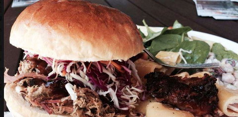 Settlers Tavern - VIC Tourism 7