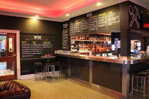 Molly Malones Irish Pub - VIC Tourism 3