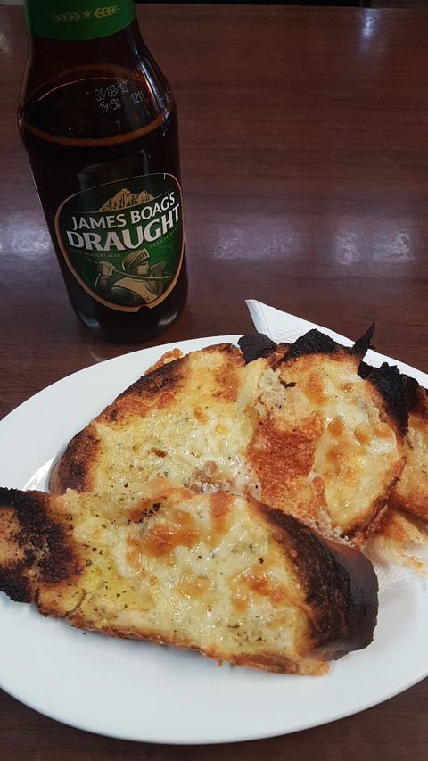 Lakeside Bar & Grill - VIC Tourism 5