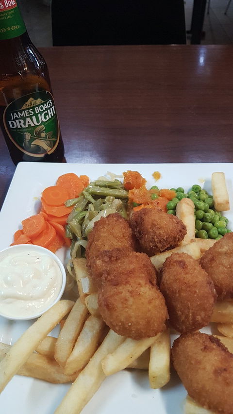 Lakeside Bar & Grill - VIC Tourism 6