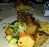 Queens Arms Hotel Riccardo's Seafood and Steakhouse - VIC Tourism