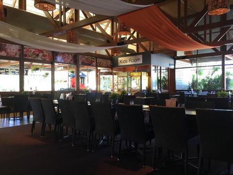 Burleigh Town Tavern - VIC Tourism 0