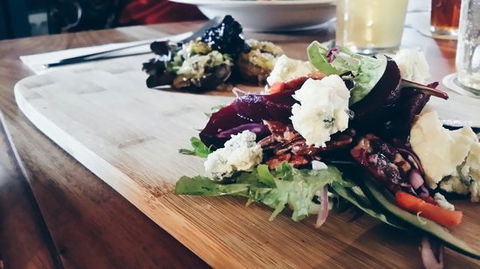 Fox & Hounds Country Inn - VIC Tourism 0