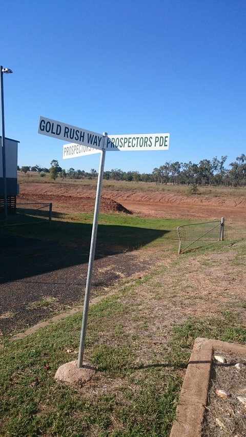 Clermont Caravan Park - VIC Tourism 1