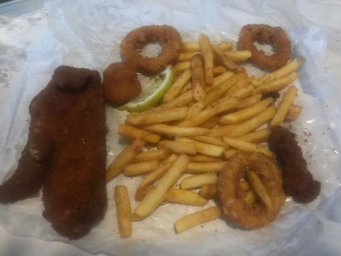 Tannum Sands Fish Shop - VIC Tourism 0