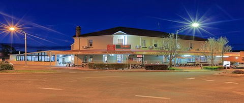 Grand Old Crow Hotel - VIC Tourism 0
