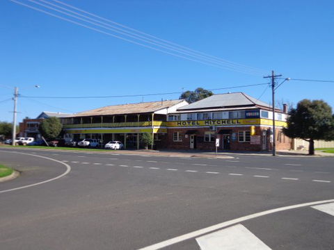 Hotel Mitchell - VIC Tourism 0
