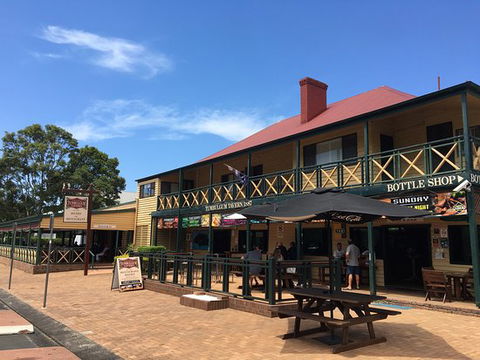 Tumbulgum Tavern - VIC Tourism 0