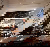 Waiters Restaurant - Italian Waiters Club - VIC Tourism