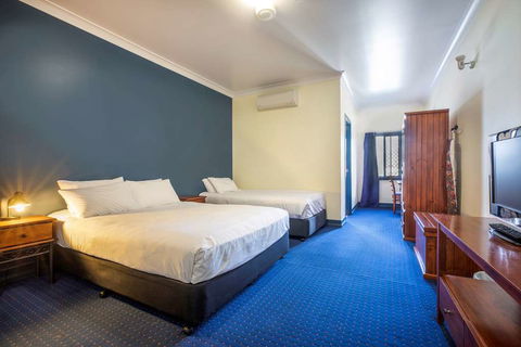 Atherton Hotel - VIC Tourism 8