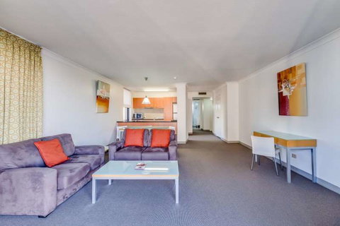 Hillcrest Central Apartment Hotel - VIC Tourism 4