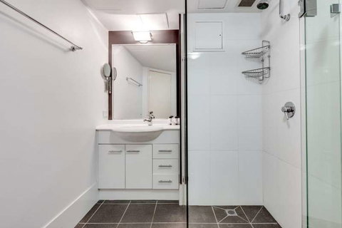 Hillcrest Central Apartment Hotel - VIC Tourism 6
